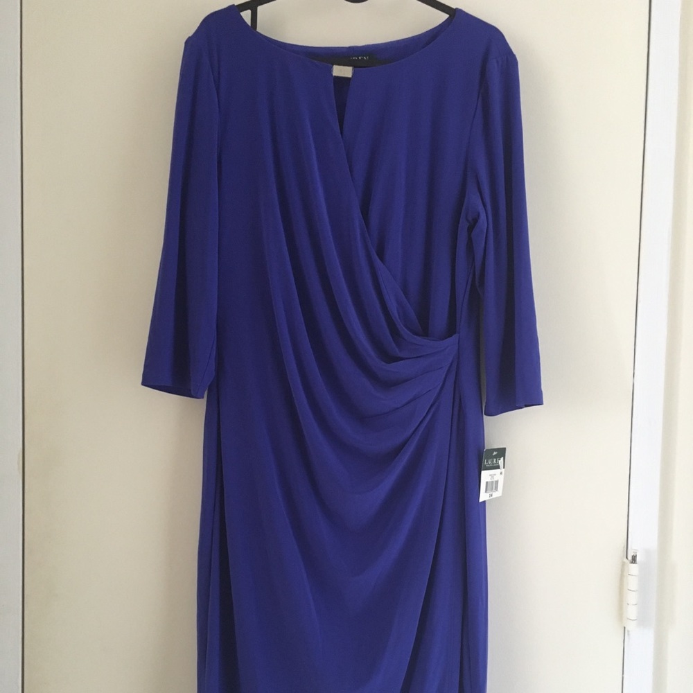 Lauren Ralph Lauren
Keyhole Faux-Wrap Dress